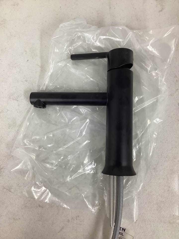 Moen Arlys Matte Black Traditional Bathroom Faucet 4 in.