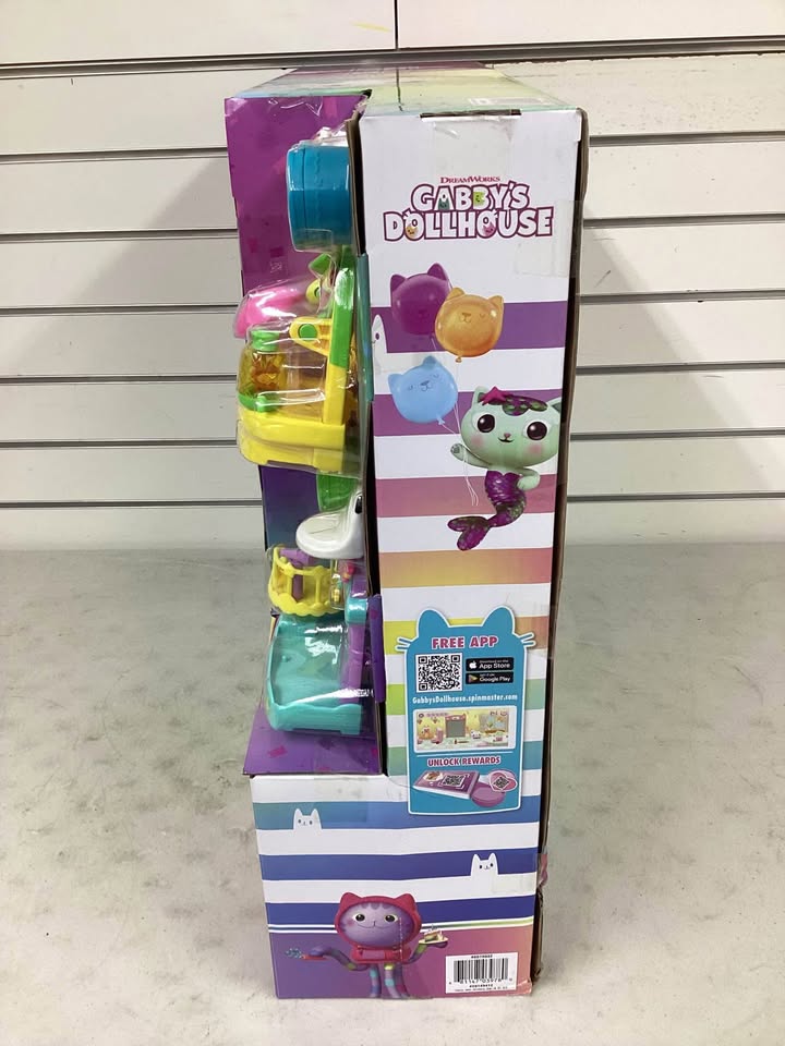 Gabby's Dollhouse Celebration and Deluxe Playsets