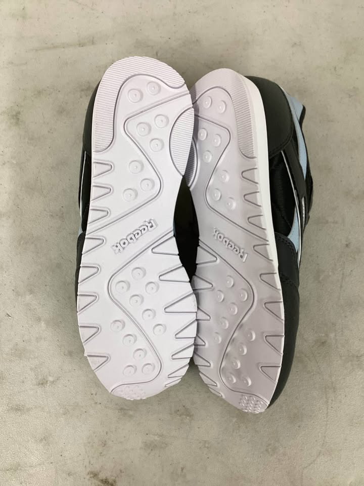 Reebok Women's Ultraflash Running Sneaker Dark Blue Size 8