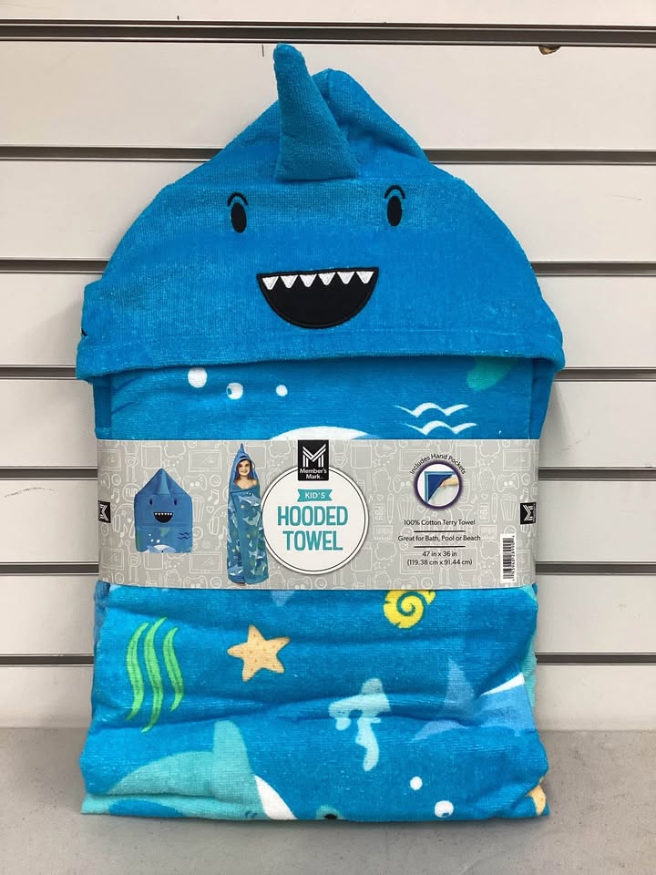 Member's Mark Kids' Hooded Shark Towel With Hand Pockets