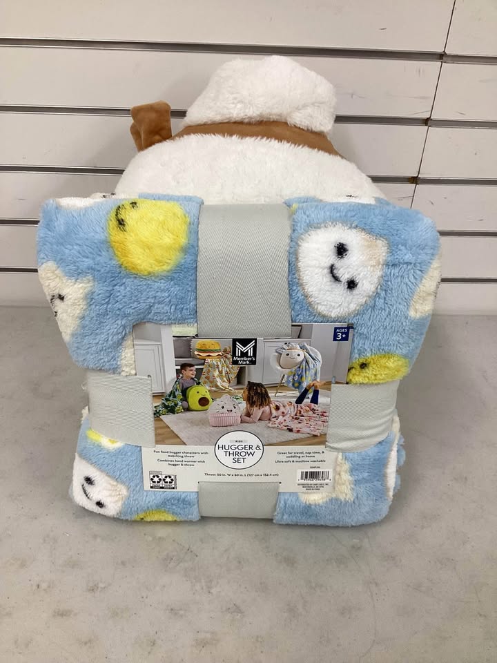 Member's Mark Kids Hugger & Throw Set