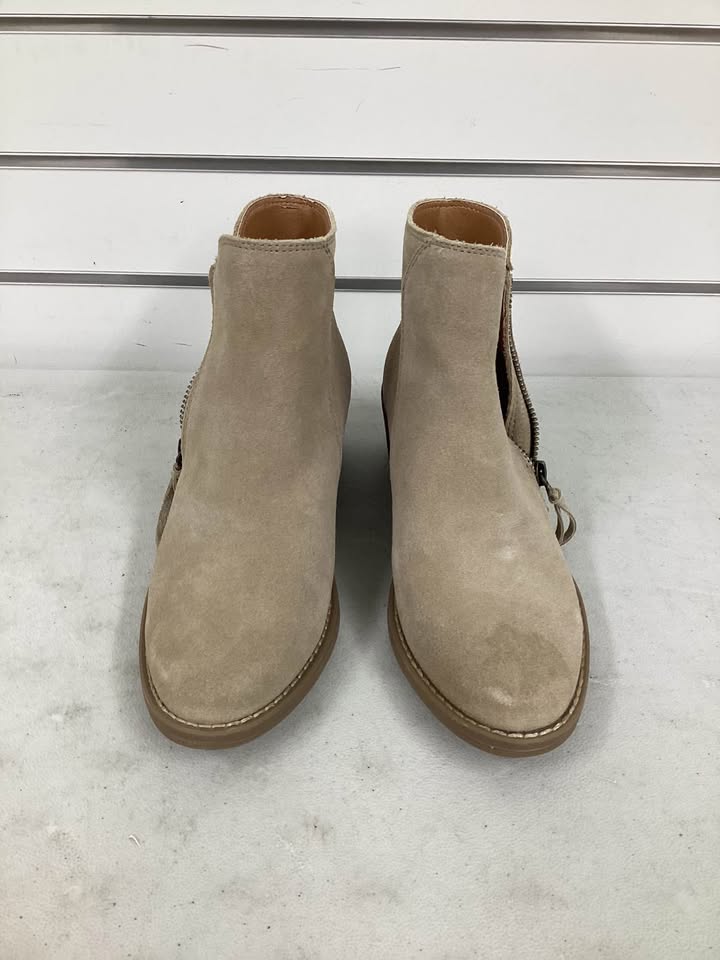 White Mountain Women's Suede Ankle Boot Size 6.5