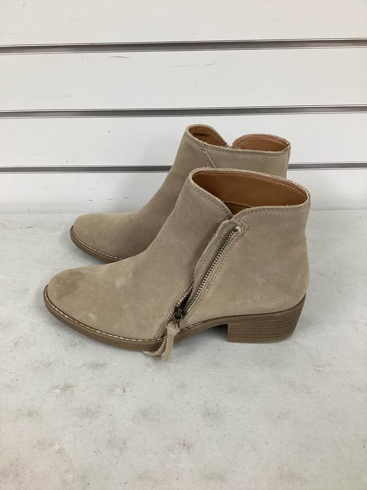 White Mountain Women's Suede Ankle Boot Size 6.5