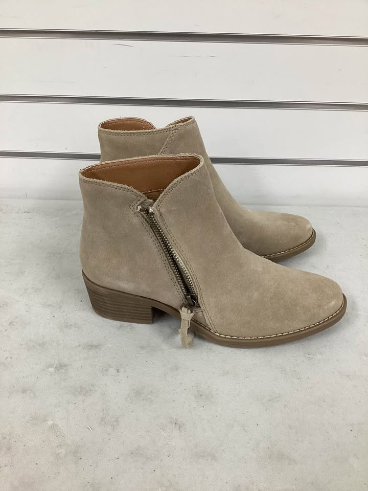White Mountain Women's Suede Ankle Boot Size 6.5