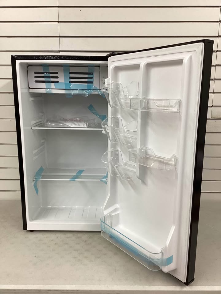Frigidaire 3.2 cu. ft. Retro Mini Refrigerator
