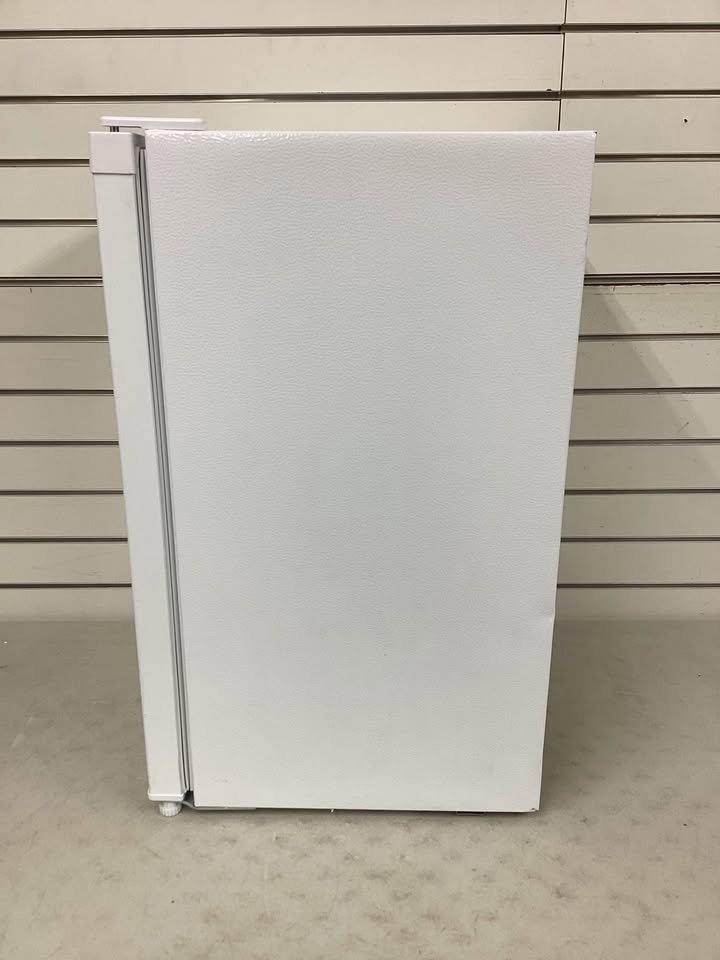 Arctic Chef 2.5 cubic ft. Mini Refrigerator