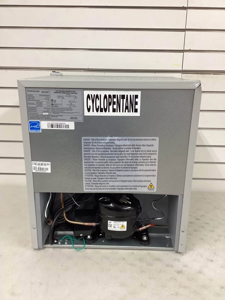 Frigidaire 1.6 cu. Ft. Retro Mini Refrigerator