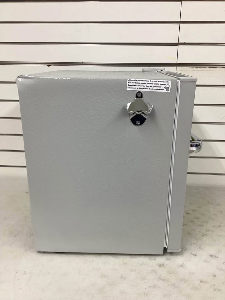 Frigidaire 1.6 cu. Ft. Retro Mini Refrigerator