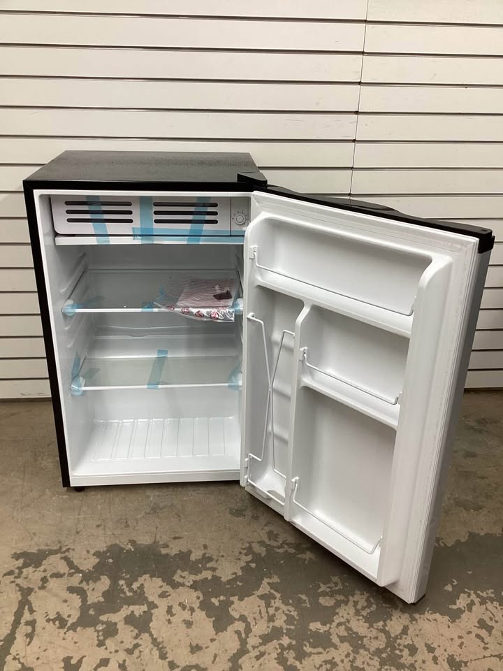 RCA 4.5 cu. ft. Mini Fridge in Stainless