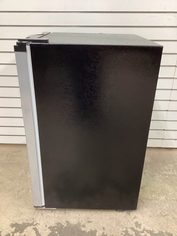 RCA 4.5 cu. ft. Mini Fridge in Stainless