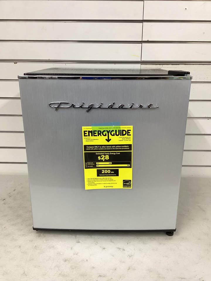 Frigidaire 1.6 cu. ft. Retro Mini Fridge