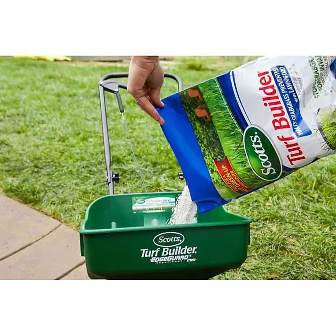 Scotts Turf Builder Halts Crabgrass Preventer with Lawn Food