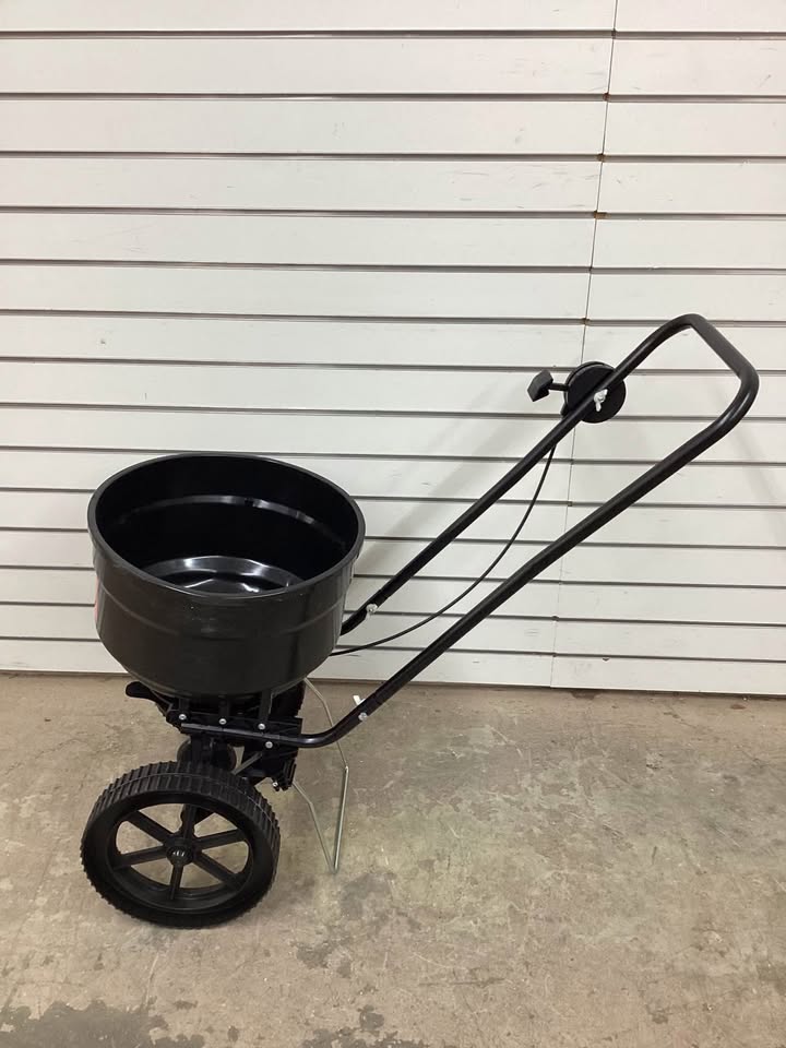 Agri-Fab 50 lbs. Capacity Broadcast Spreader