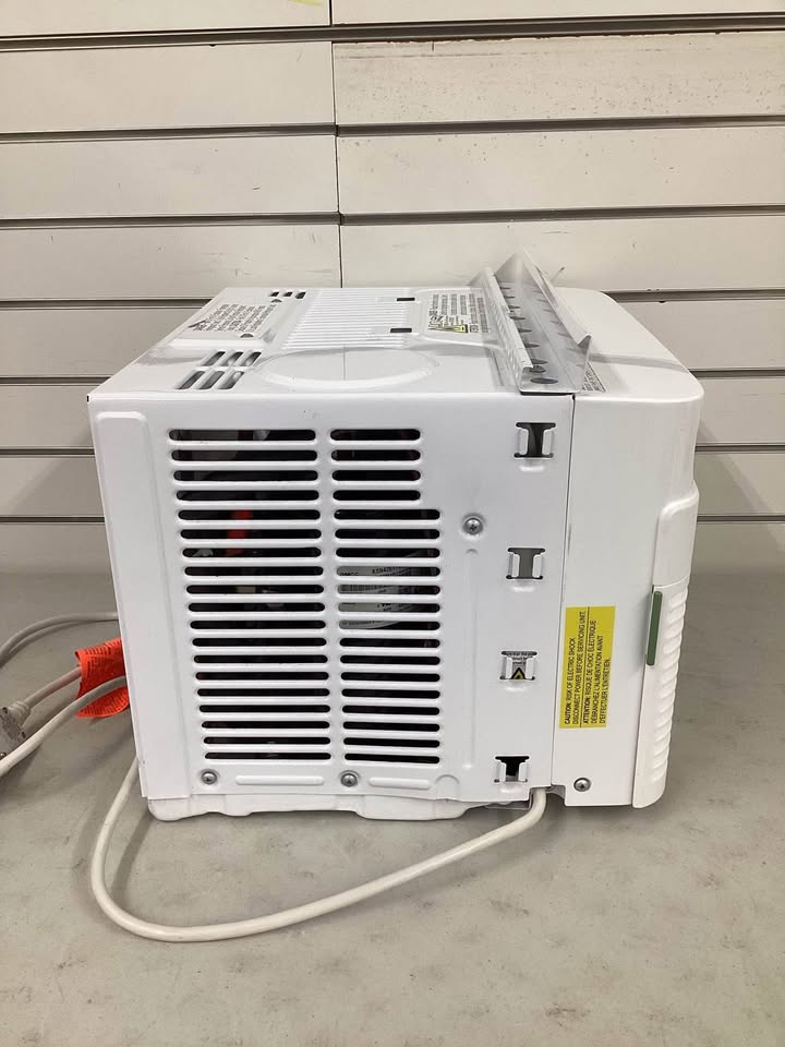 Frigidaire 5,000 BTU 115V Window Air Conditioner - Lightly Used
