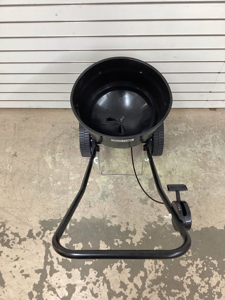 Agri-Fab 50 lbs. Capacity Broadcast Spreader
