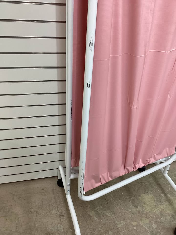 MOBILE ANTIMICROBIAL THREE PANEL PRIVACY SCREEN