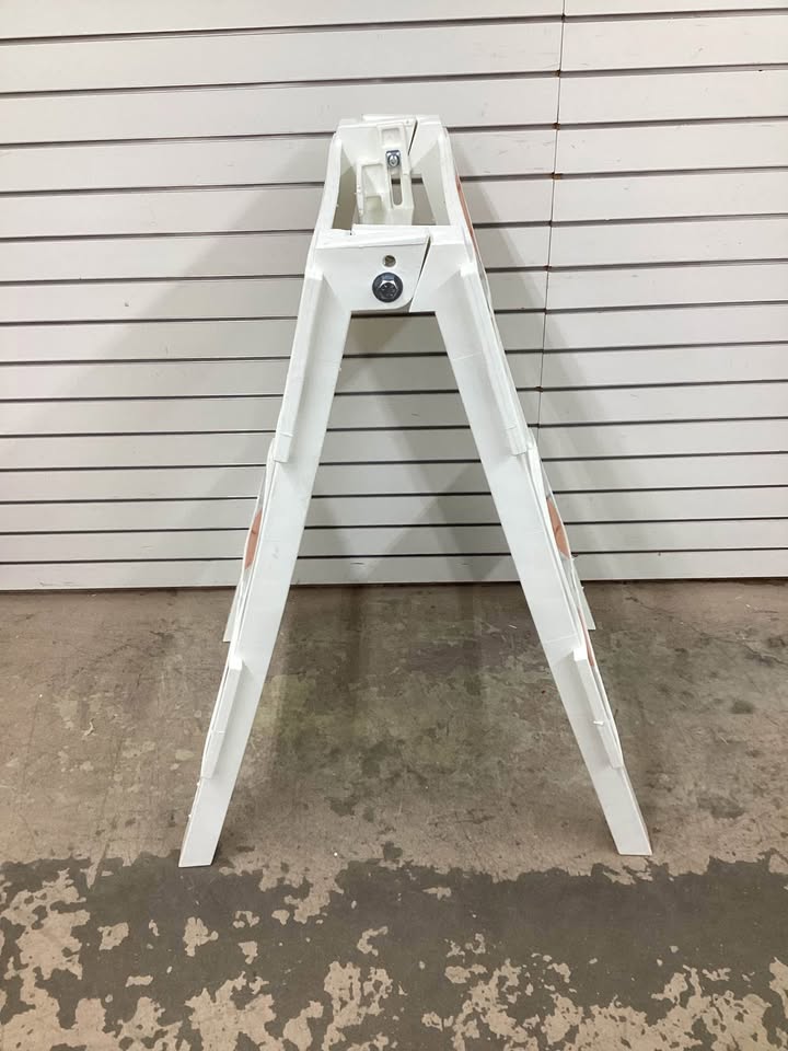 Type 2 Folding Barricade: 40 in Overall Ht, 24 in x 40 in, Engineer, Reflective