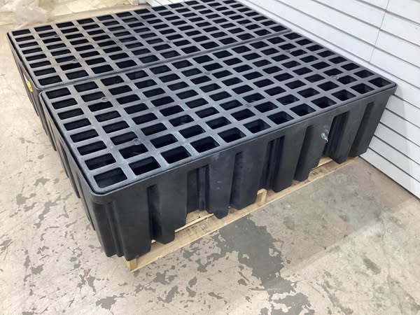Condor Spill Pallet, 132 gal Spill Capacity, 4 Drums, 8,000 lb Load Capacity, Polyethylene