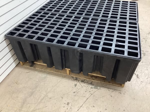 Condor Spill Pallet, 132 gal Spill Capacity, 4 Drums, 8,000 lb Load Capacity, Polyethylene