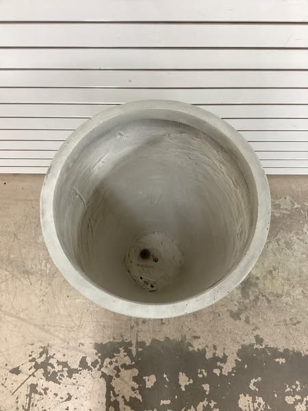 Kante 32” Concrete Planter