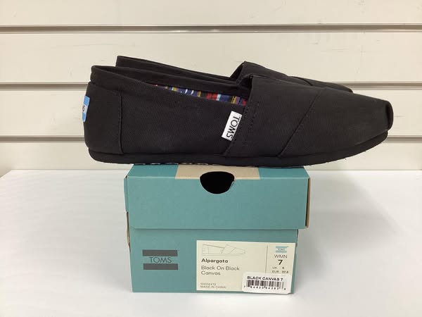 TOMS Women's Classic Canvas Shoe Size 7