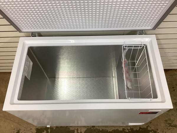 Frigidaire 10.3 Cu. ft. Chest Freezer, Garage Ready