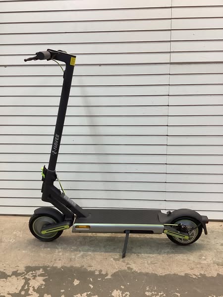 NAVEE S65 Scooter w/500 Watt Motor, 10" Self-Sealing Tires, 20 MPH Max