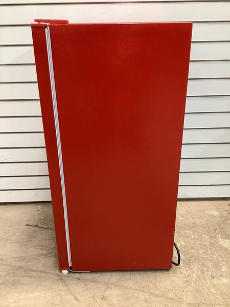 Frigidaire 3.2 cu. ft. Retro Mini Fridge in Red