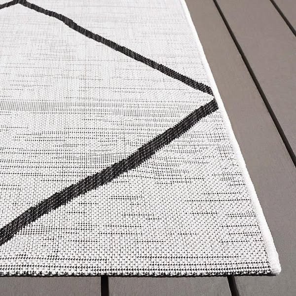 Safavieh Resort Indoor/Outdoor Rug Collection, 8' x 10'