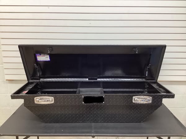 Low Profile Crossover Truck Tool Box with Removable Tray, Aluminum Model# 36212721 -Lightly Used