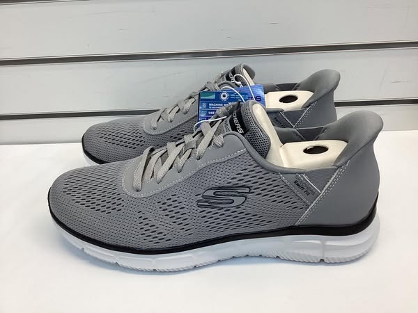 Skechers Men's Verse Hands Free Swift Fit Sneaker Size 10