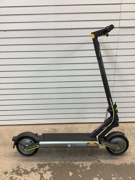 NAVEE S65 Scooter w/500 Watt Motor, 10" Self-Sealing Tires, 20 MPH Max