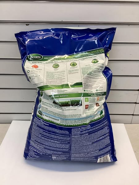Scotts Turf Builder Halts Crabgrass Preventer with Lawn Food
