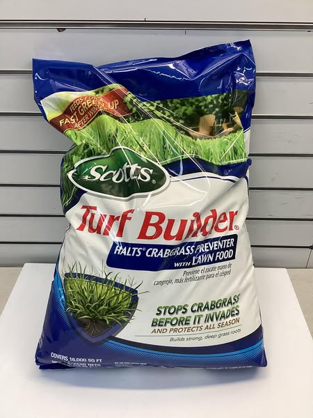 Scotts Turf Builder Halts Crabgrass Preventer with Lawn Food