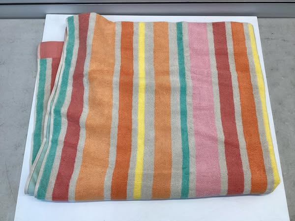 Member's Mark Adult Sand-Friendly Beach Towel, 40" x 72"