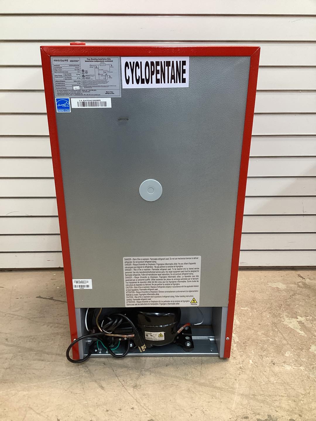 Frigidaire 3.2 cu. ft. Retro Mini Fridge in Red