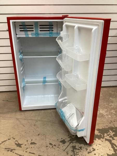 Frigidaire 3.2 cu. ft. Retro Mini Fridge in Red