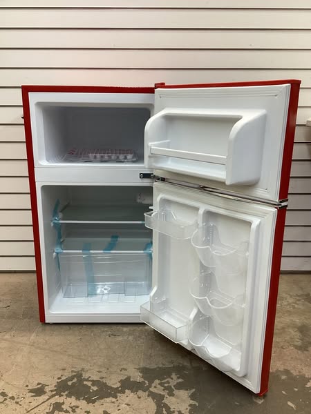 Frigidaire 3.1 cu. ft. 2 Door Retro Mini Fridge in Red
