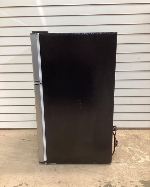 Frigidaire 3.2 cu. ft. Retro 2-Door Mini Refrigerator in Platinum Design with Top Freezer