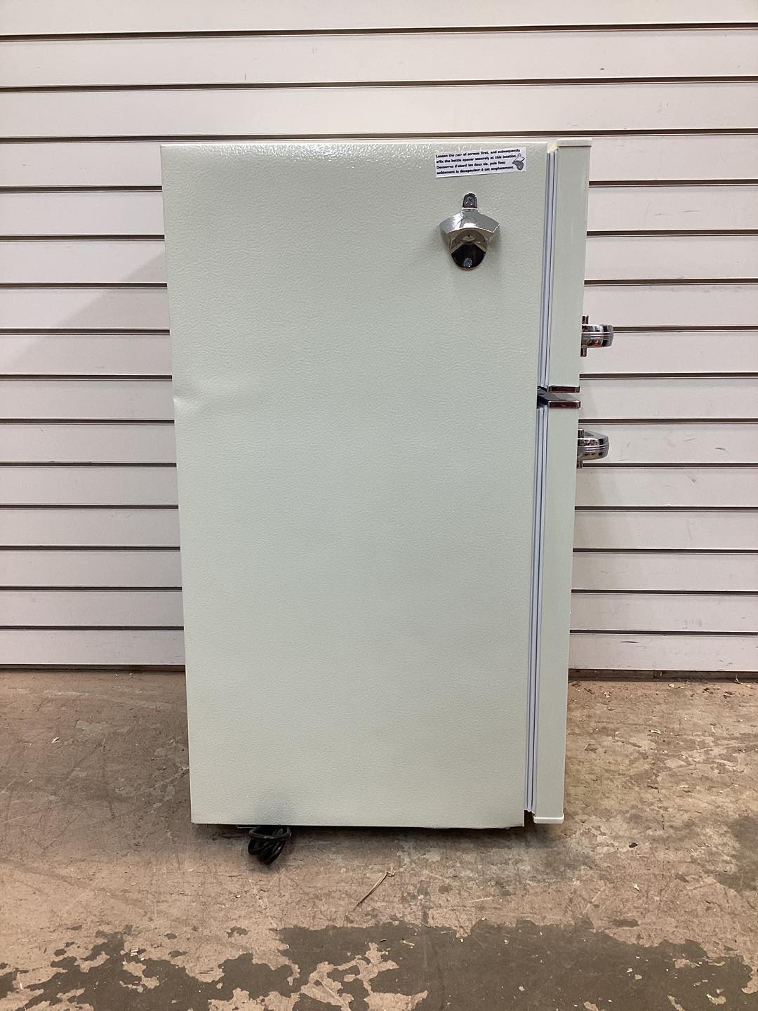 Frigidaire 3.1cu. ft. 2-Door Retro Mini Refrigerator in White (Cream)