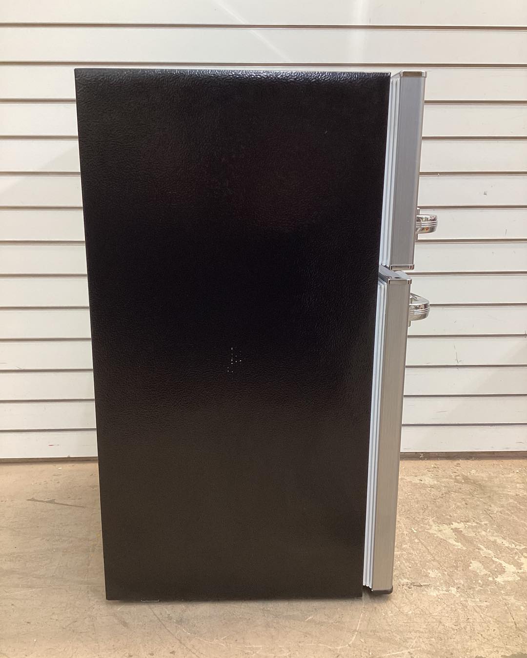 Frigidaire 3.2 cu. ft. Retro 2-Door Mini Refrigerator in Platinum Design with Top Freezer