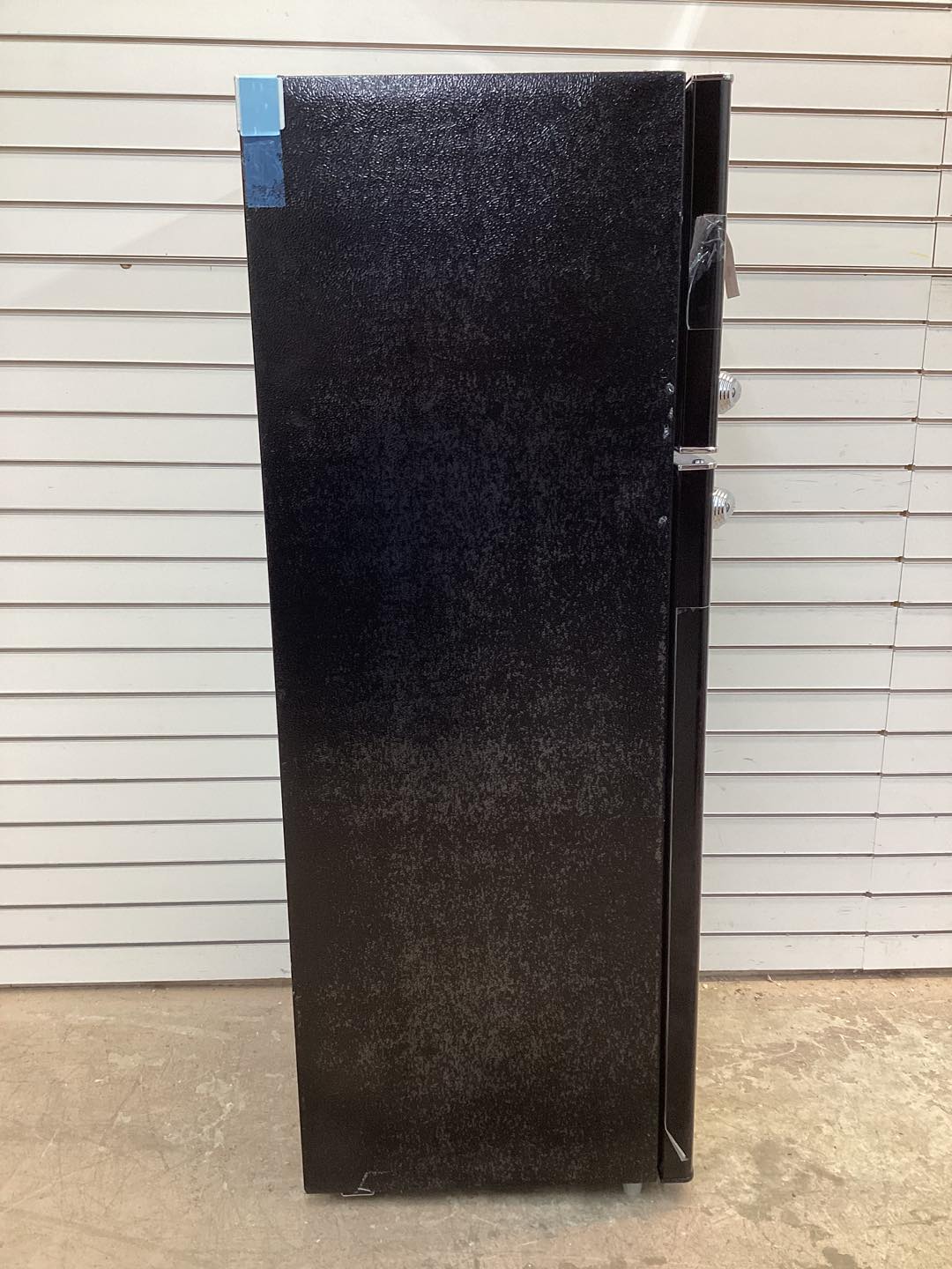 Frigidaire 7.5 cu ft Mini Refrigerator with Top Freezer and Chrome Handles in Black