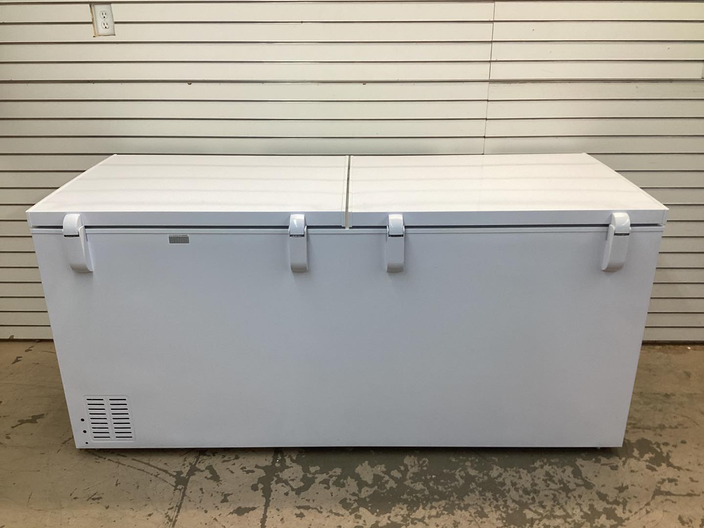 Hamilton Beach 82 in 30 cu. ft. Manual Defrost Dual Door Chest Freezer