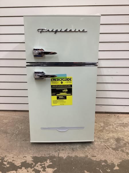 Frigidaire 3.1cu. ft. 2-Door Retro Mini Refrigerator in White (Cream)