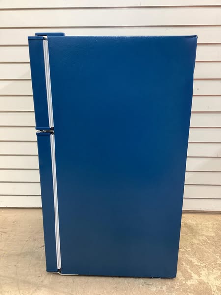 Frigidaire 19 in. 3.2 cu. ft. 2 Door Retro Mini Refrigerator