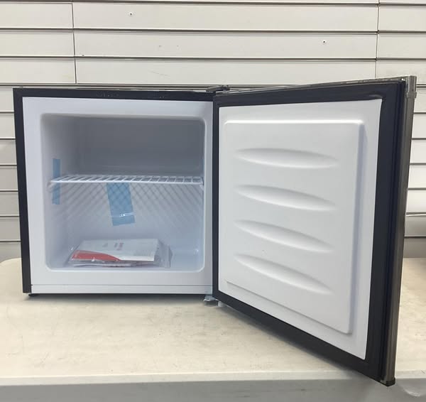 Frigidaire 1.1 cu. ft. Upright Freezer with Manual Defrost in Platinum