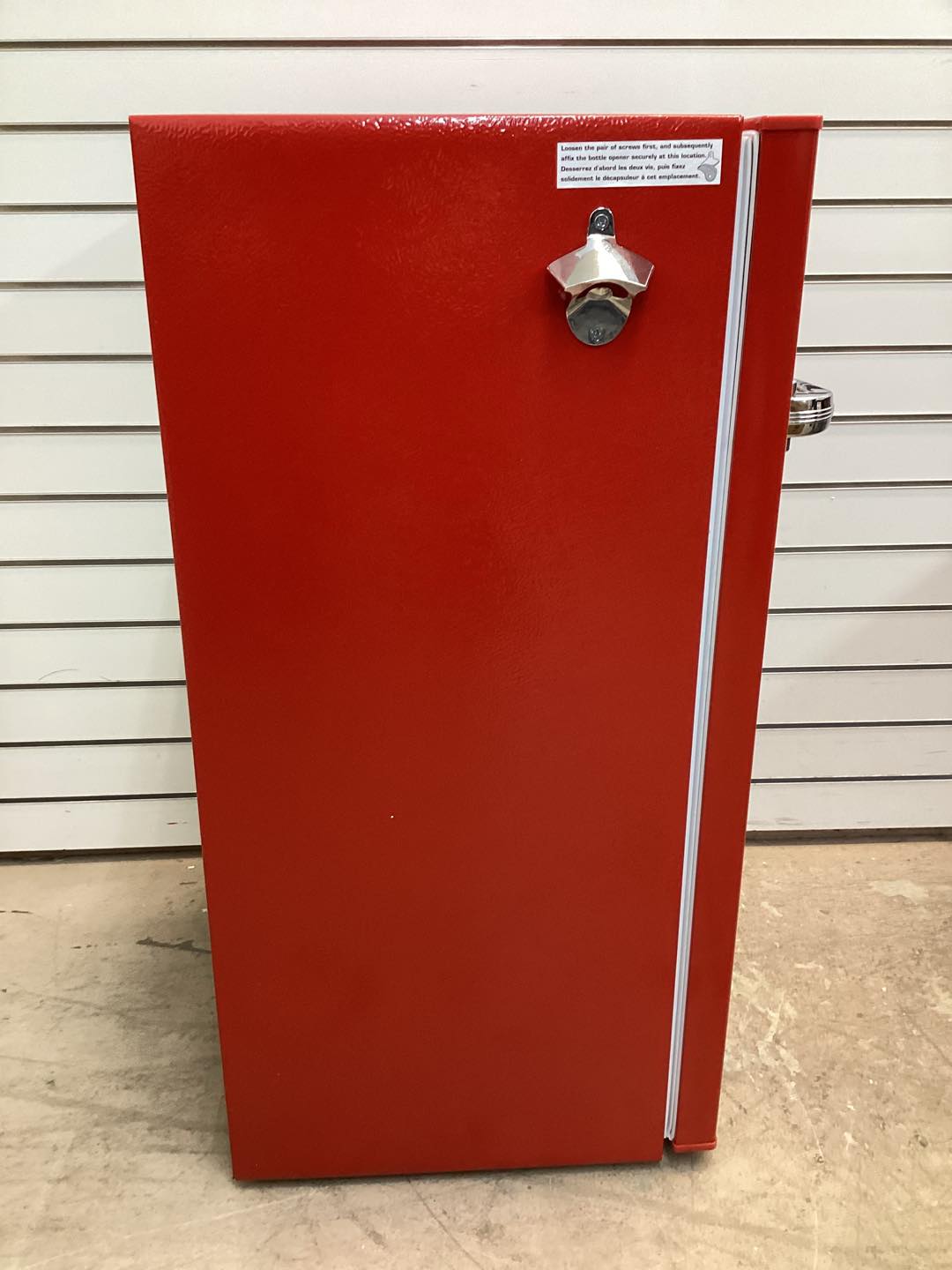 Frigidaire 3.2 cu. ft. Retro Mini Fridge in Red