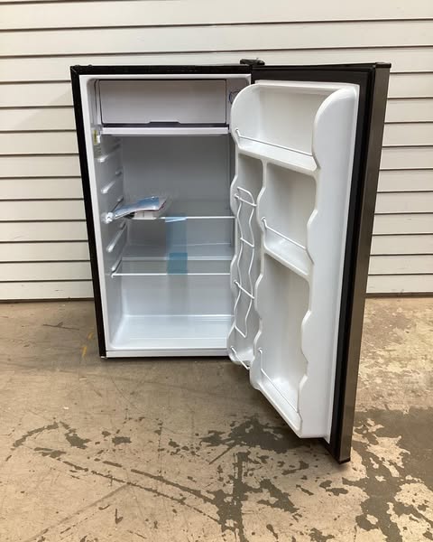 Frigidaire Gallery 3.2 Cu Ft Compact Fridge