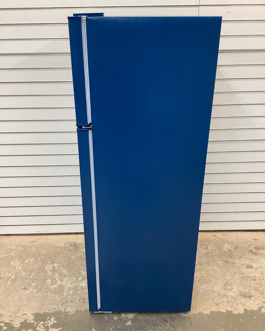 Frigidaire 21.5 in. 7.5 cu. ft. Mini Refrigerator with Top Freezer and Chrome Handles in Blue