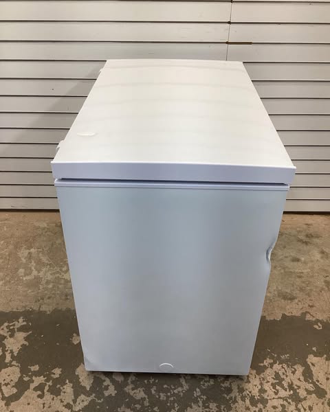 Frigidaire 7 cu ft Chest Freezer in White Garage Ready